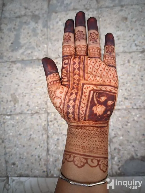 Pragati Mehandi Artist