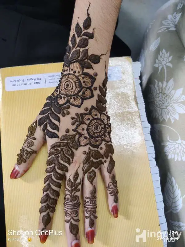 Alisha Mehndi Artist