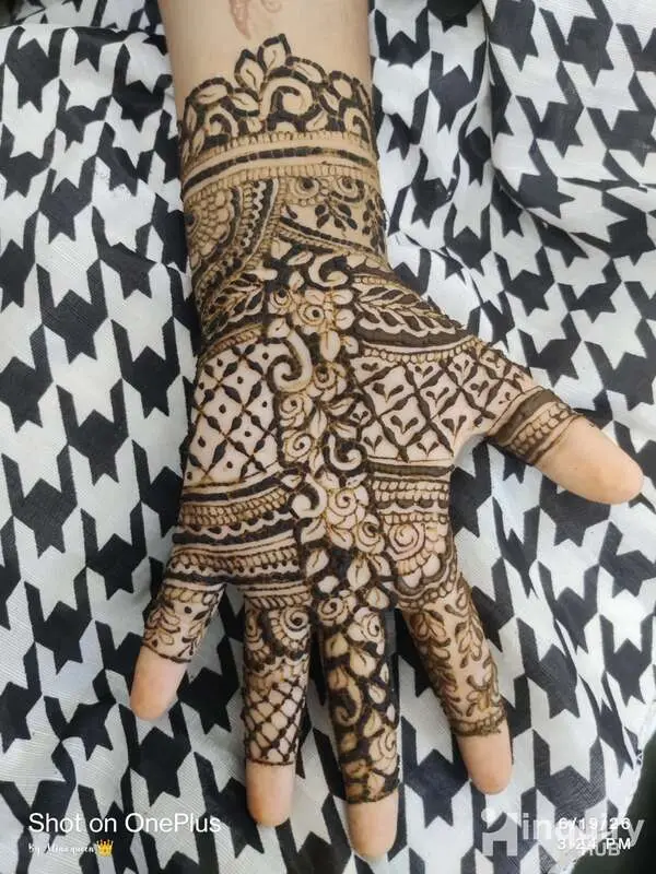 Alisha Mehndi Artist