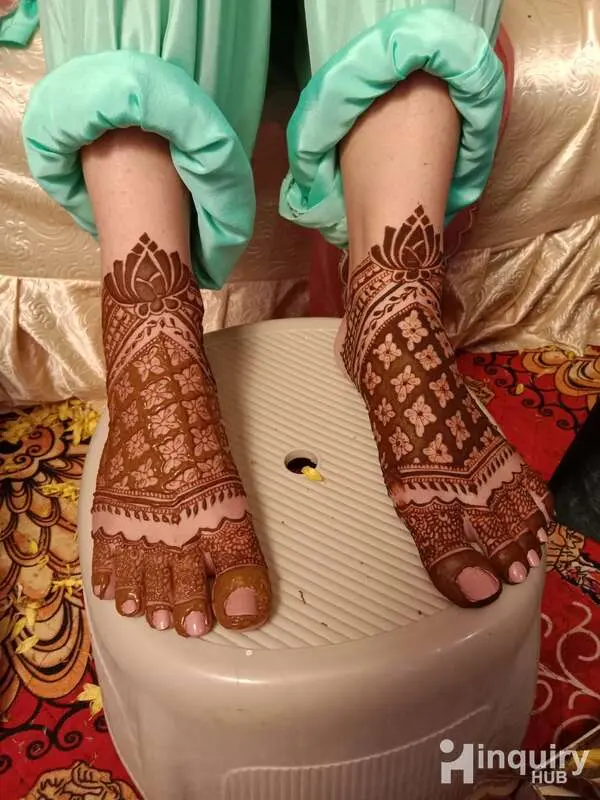 Ananya Mehndi Artist