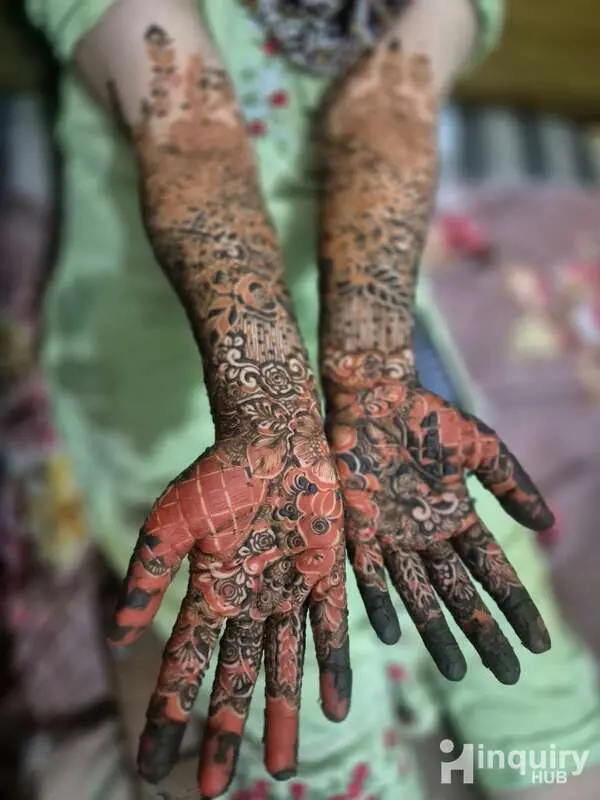 Zoha Mhendi Artist