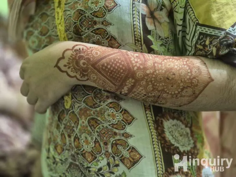 Zoha Mhendi Artist