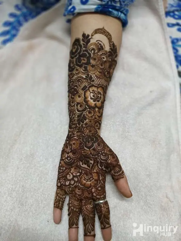 Alina  Mehendi Artist