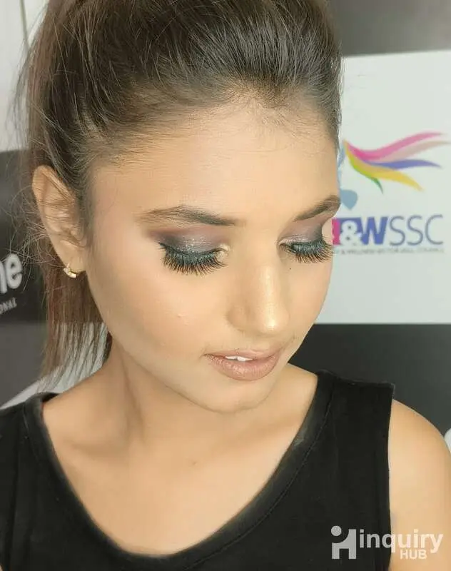 K Mansiprofessional Makeup Artist