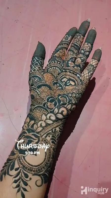 Bhoomi Mehndi Artist