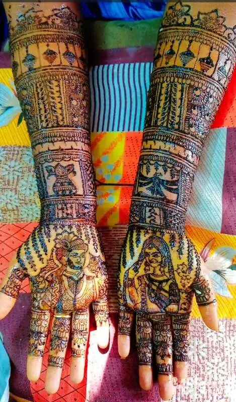 Srinithya Mehendi Designs