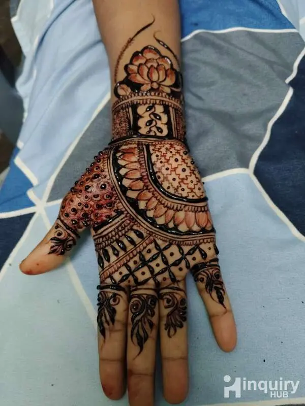 Khushbu Mehandi Artist