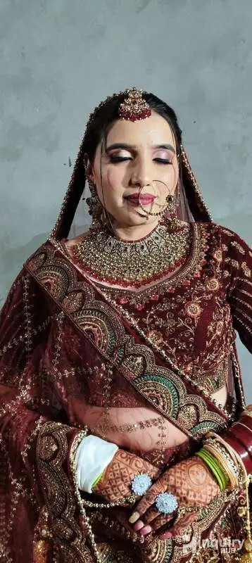Heenu Makeup Artist