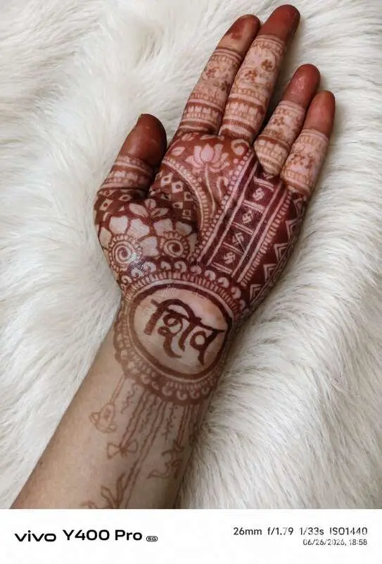 Radhika Mehandi Artist
