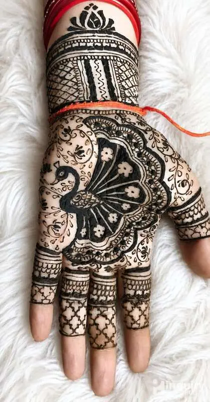 Radhika Mehandi Artist