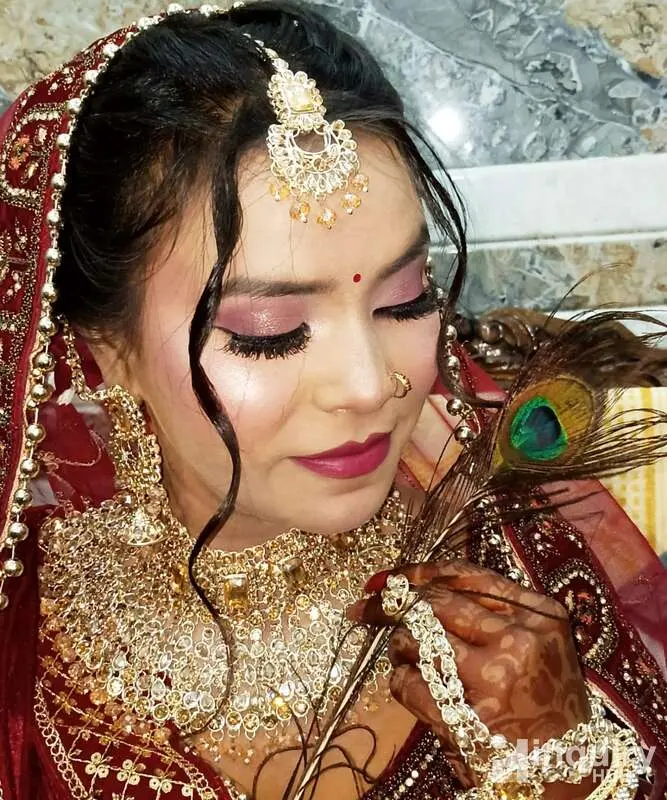 Uniq Makeover And Beauty Salon