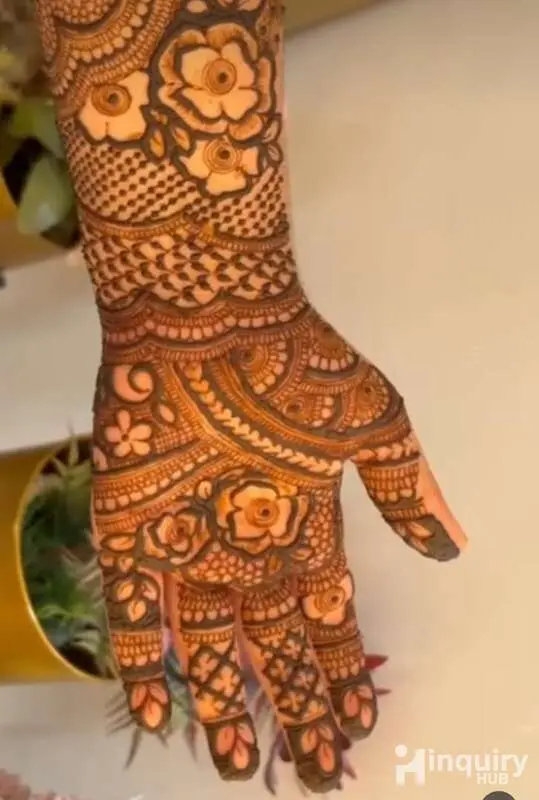 Harshi S Henna