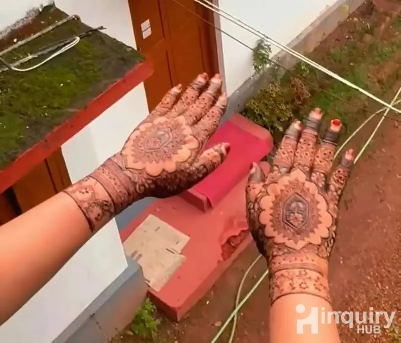 Harshi S Henna