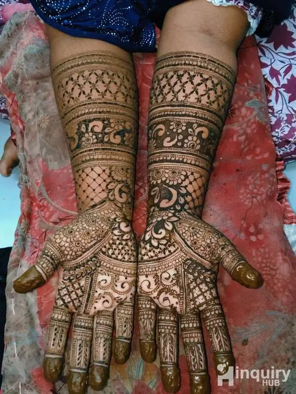 Khushi Mehndi Artist