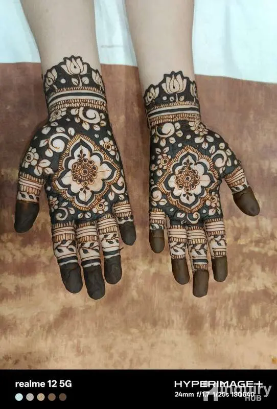 Afreen Mehndi Artist