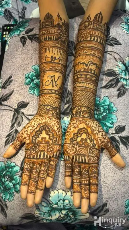 Hujaifa Shaikh  Mehndi Artists