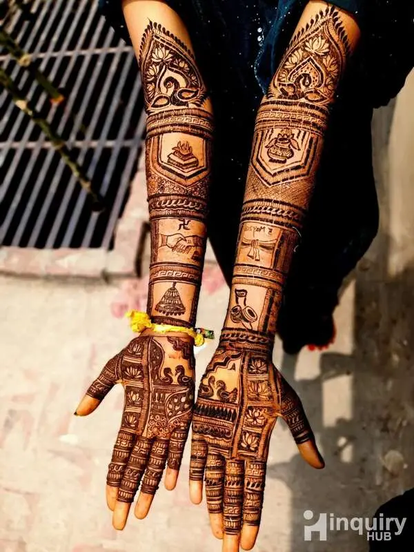 Hujaifa Shaikh  Mehndi Artists