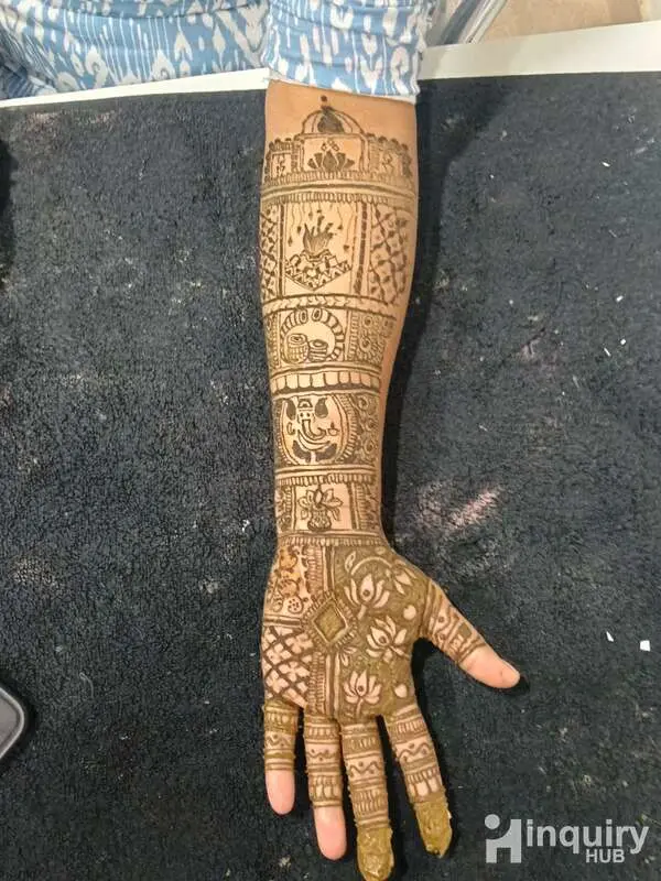 Tulsi Mehndi Art