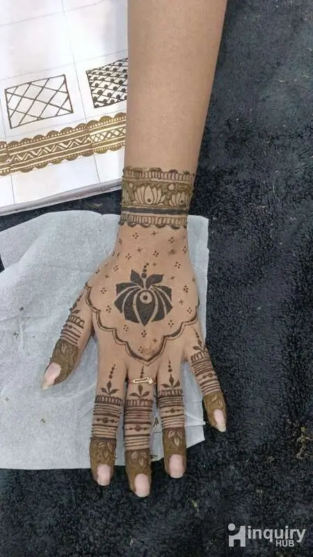 Tulsi Mehndi Art