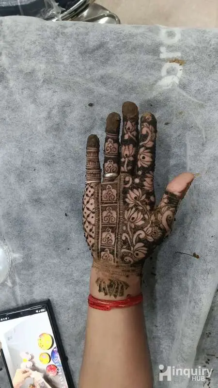 Tulsi Mehndi Art