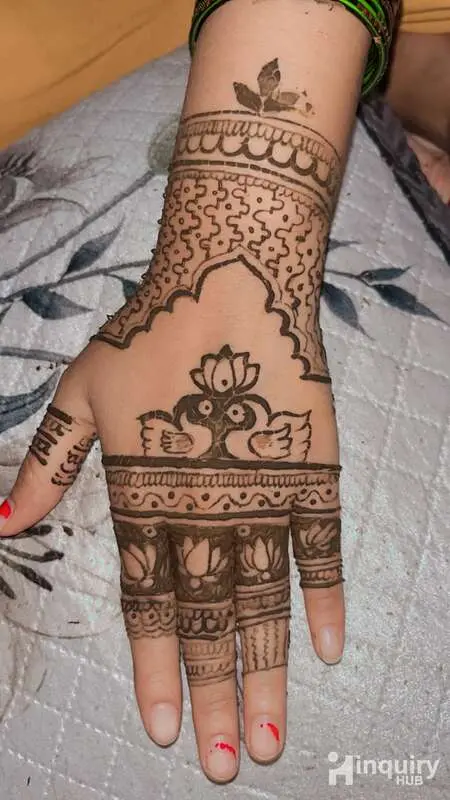 Varsha Mehndi Artist