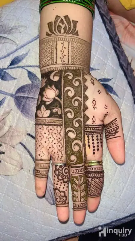 Varsha Mehndi Artist