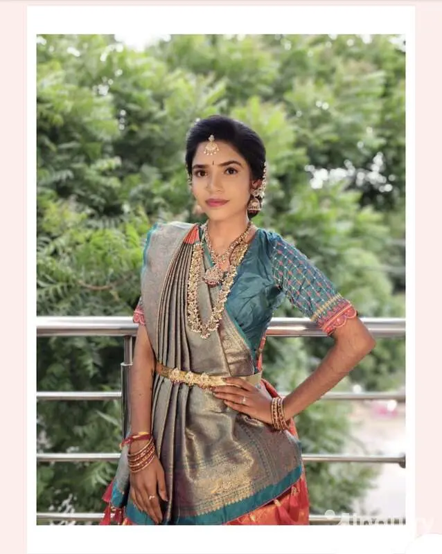 Anu's Reflection Beauty   Styling