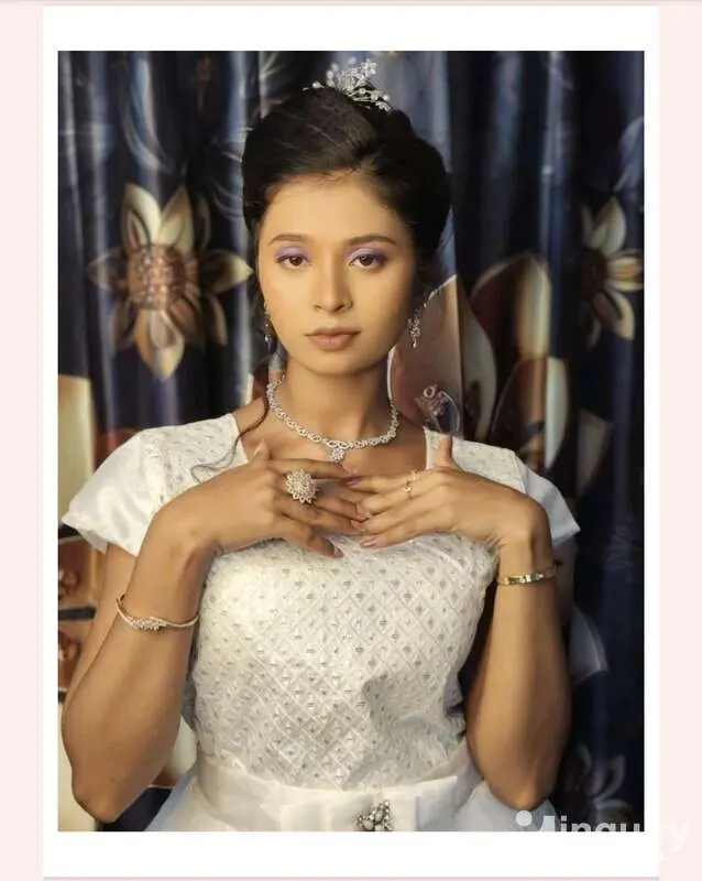 Anu's Reflection Beauty   Styling
