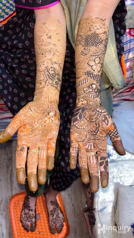 Anayza Mehndi Artist
