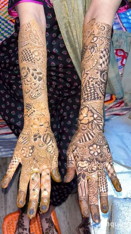 Anayza Mehndi Artist