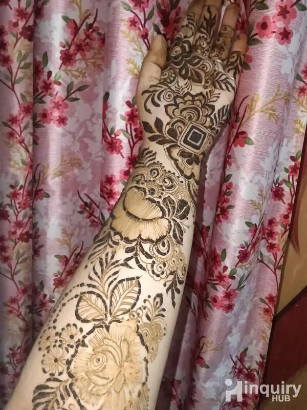 Anayza Mehndi Artist