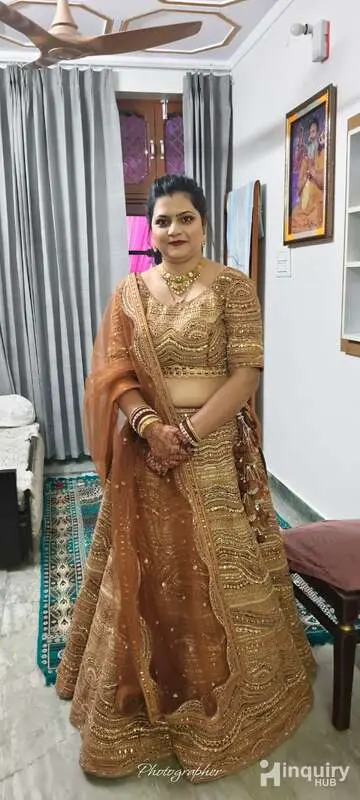 Surkhi Bindi Makeup Artist