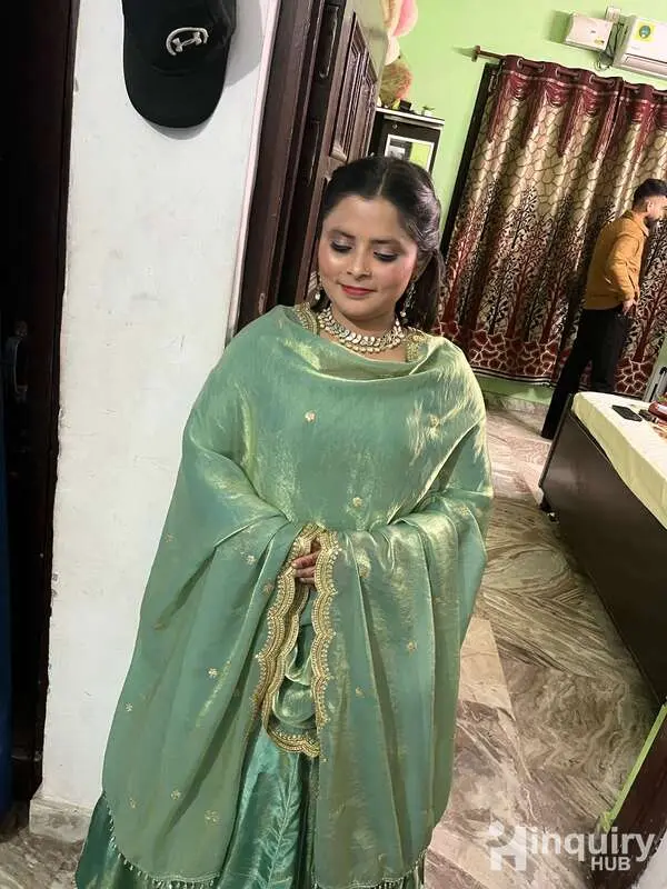 Surkhi Bindi Makeup Artist