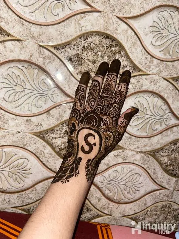 Waliya Mehendi  Artist