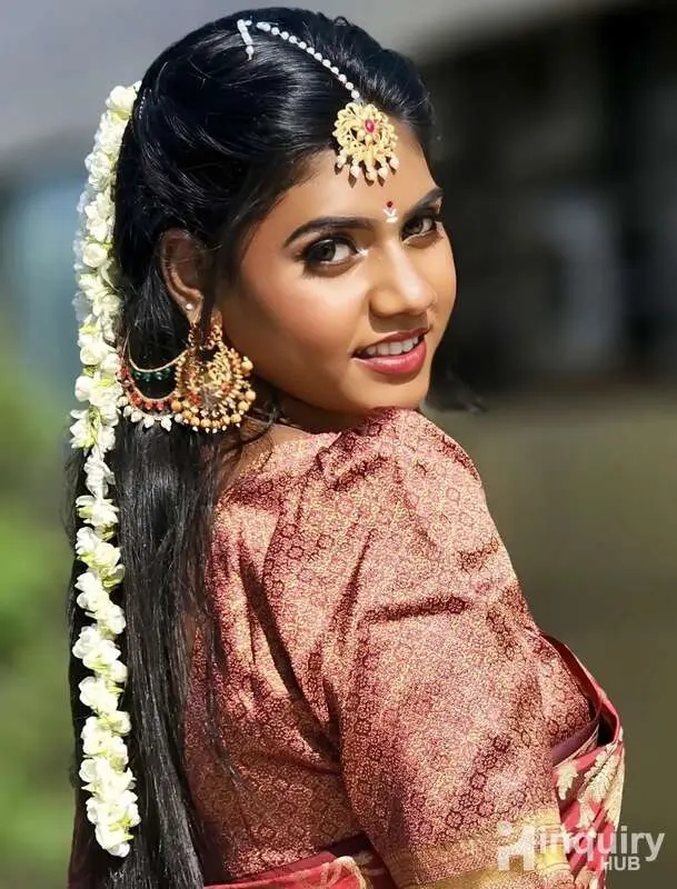 Pro Makeup Artist And Beauty  Hair  Mehindi Artist