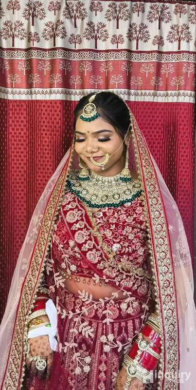 Shweta Chetrii Makeover Artist