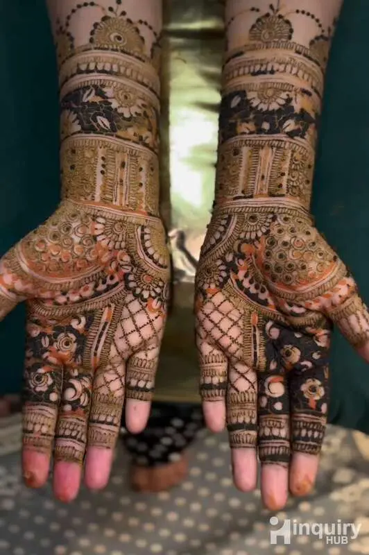 Ayesha Mehndi Artist