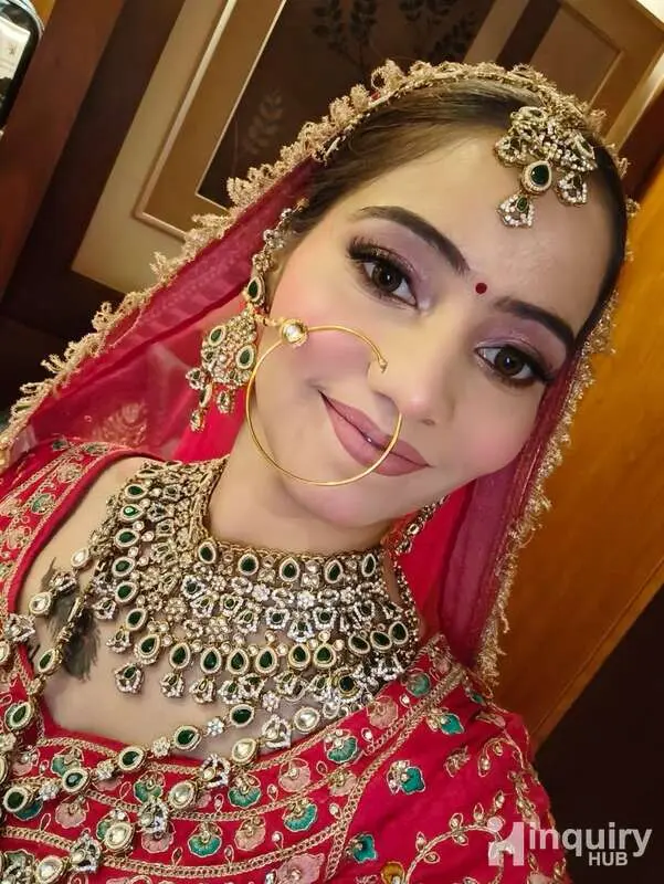 Dua Khan Makeover 06
